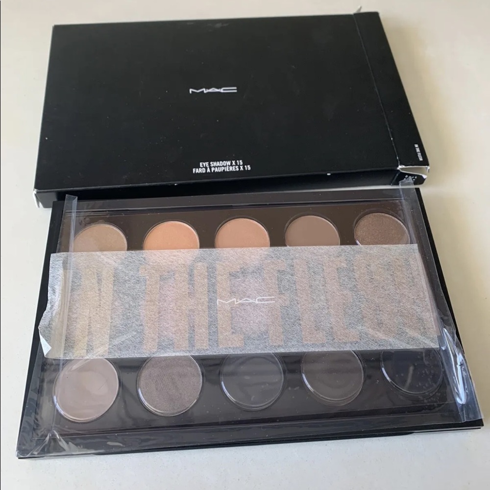 MAC EyeShadow x 15 Colors In The Flesh Palette 19.5 g/0.68 oz Full Size - Picture 5 of 5